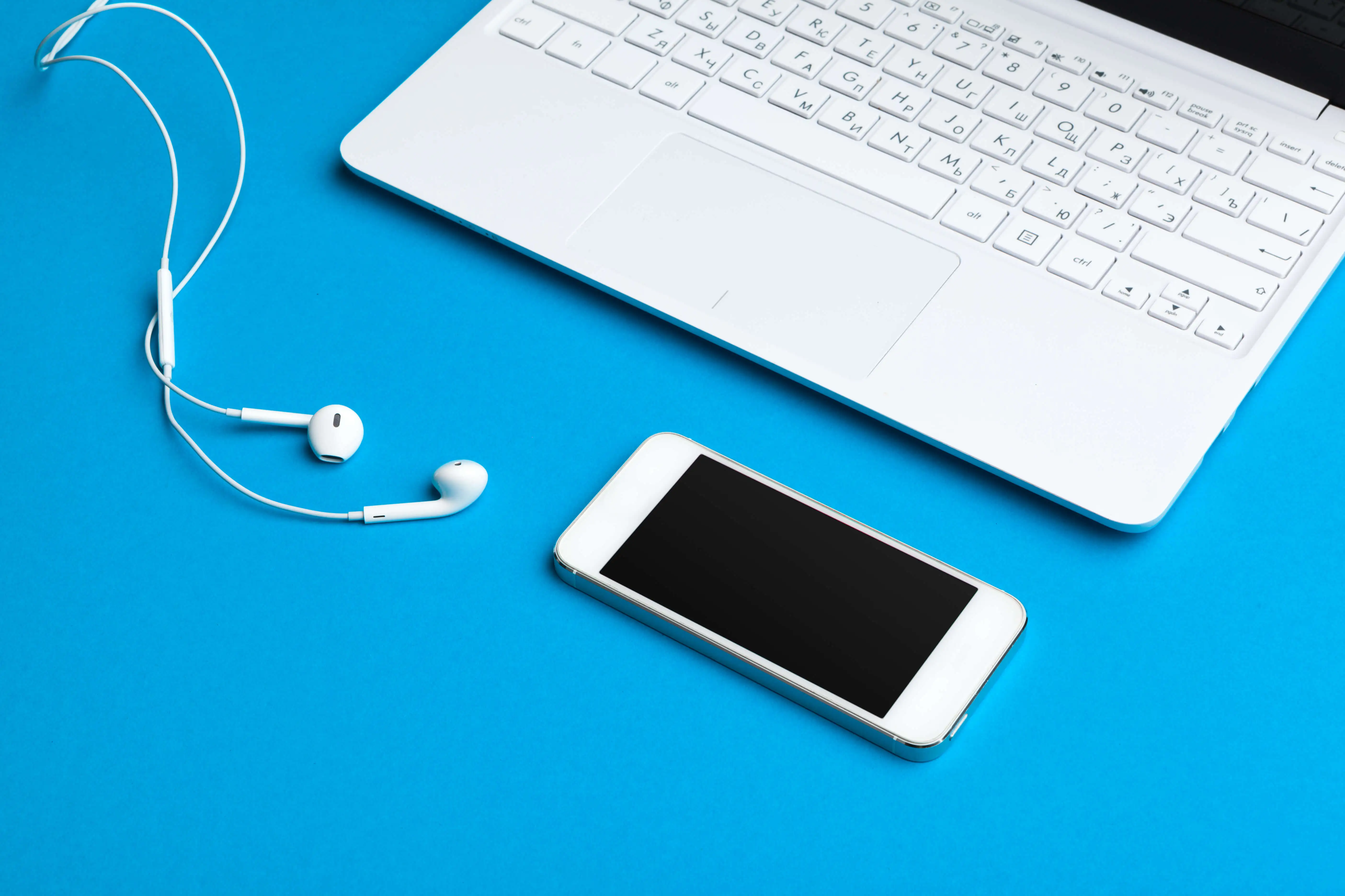 new-headphones-and-laptop-2022-02-09-21-18-39-utc (1).webp