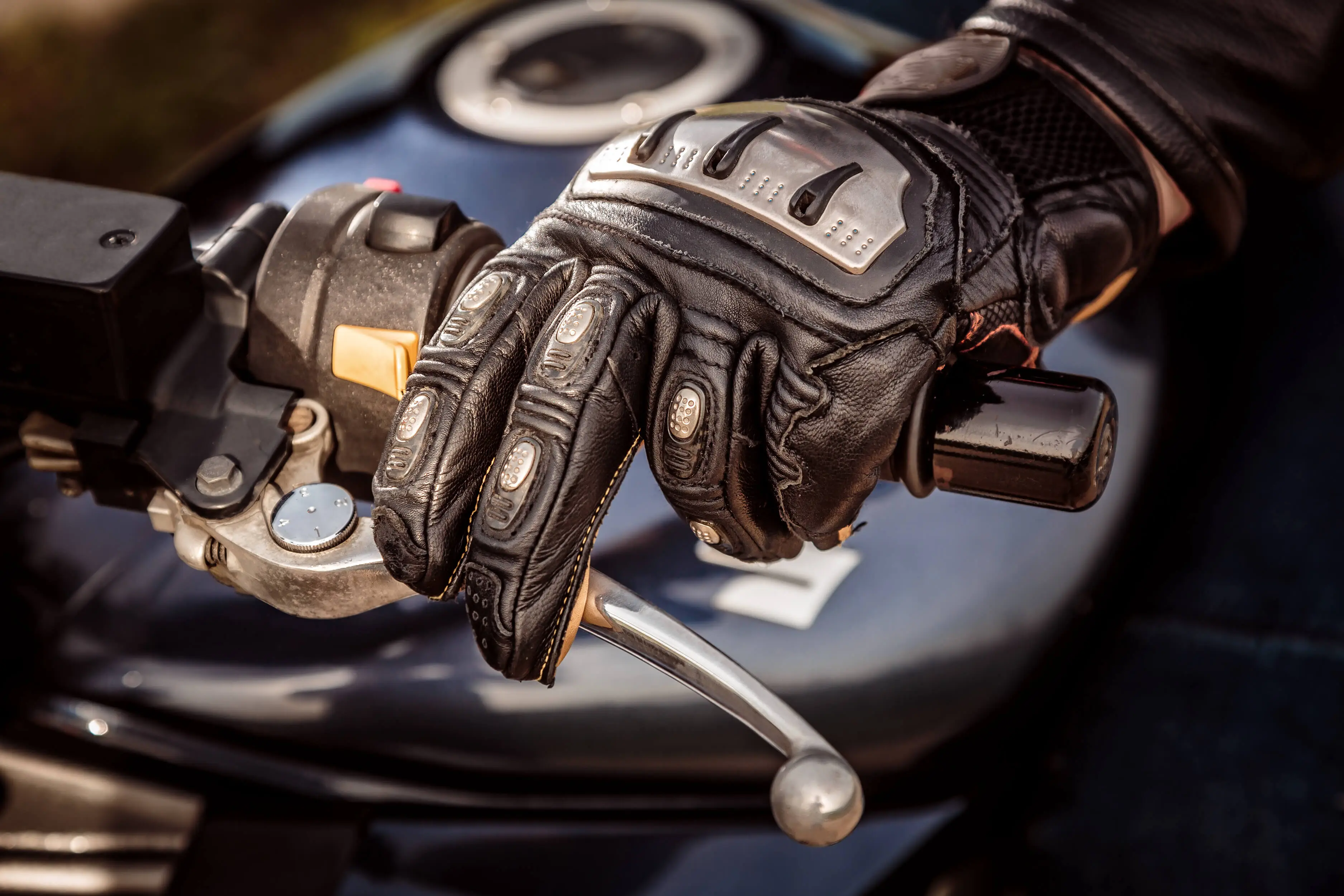 motorcycle-racing-gloves-2021-08-26-22-59-32-utc (1).webp