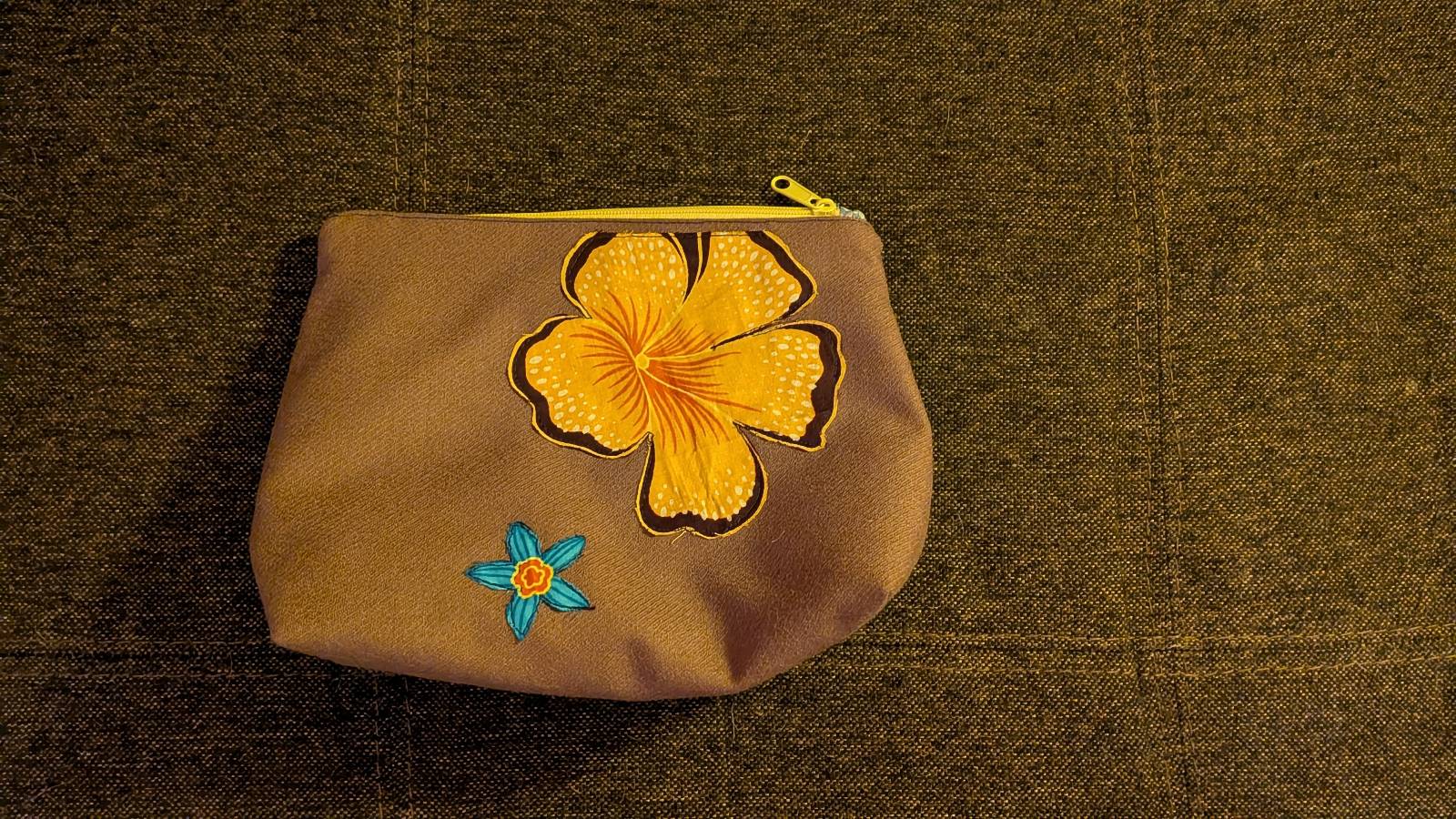Pochette en tissu à motif floral