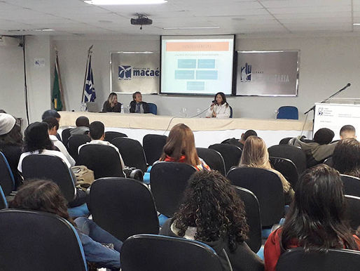 Alunos do Cláudio Moacyr participam de palestra sobre depressão