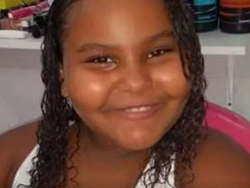 Menina de 8 anos morre vítima de bala perdida no sofá de casa em Belford Roxo