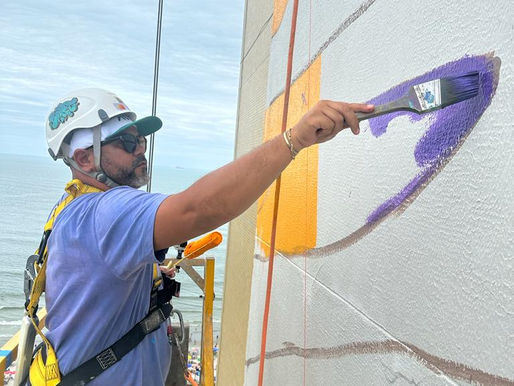 Artista macaense pinta grafite mais alto do mundo
