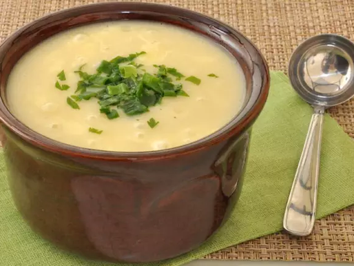 6 receitas de caldos quentes saborosos para aquecer toda a família