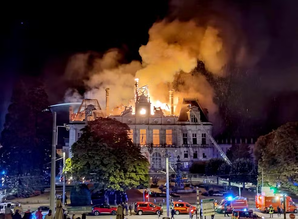 Protestos na França levam mais de 500 mil às ruas e deixam 1 morto, 500 policiais feridos e 1.800 presos