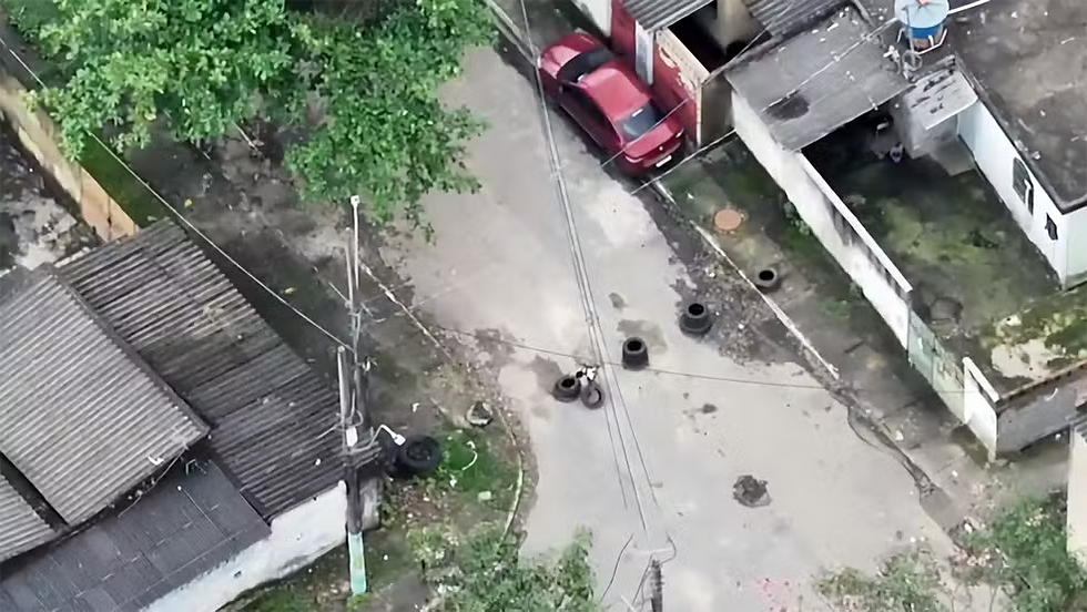 Operação mira ‘base’ do TCP em Nova Iguaçu; drone da polícia flagrou traficante abordando crianças na saída de escola