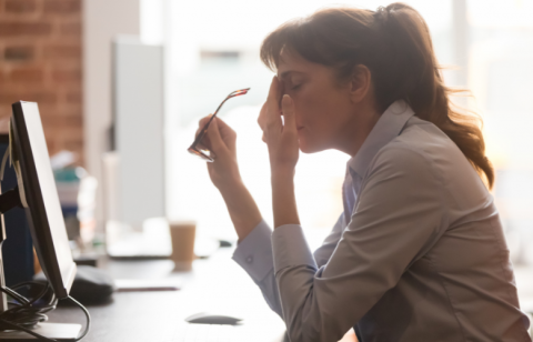 SÍNDROME DE BURNOUT: SAIBA IDENTIFICAR OS SINTOMAS DE ESGOTAMENTO E COMO TRATAR