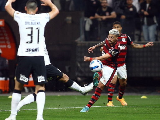 Flamengo bate o Corinthians e está perto da semifinal da Libertadores