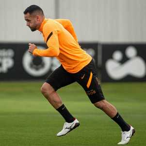 Corinthians e Fluminense duelam por vaga direta na Libertadores