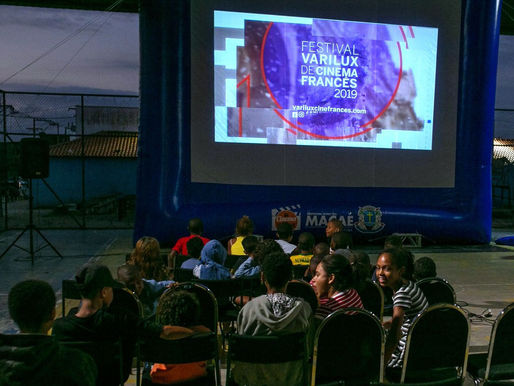 Cavaleiros terá Cinema de Rua e shows neste fim de semana