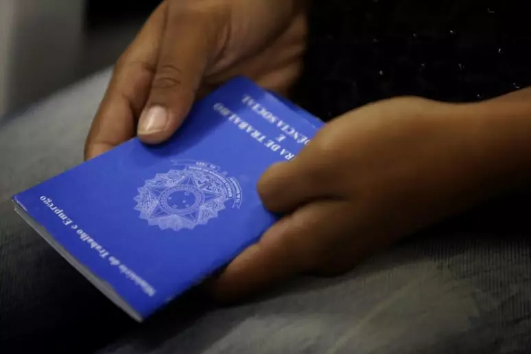 Desemprego recua no Brasil e atinge menor taxa da série histórica em 19 estados e no DF, diz IBGE