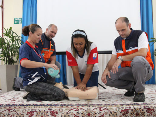 Minicurso sobre Primeiros Socorros qualifica educadores do Colégio Castelo