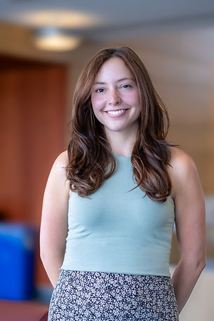 Rommy Sierra joins the lab as our newest graduate student! Welcome Rommy! 