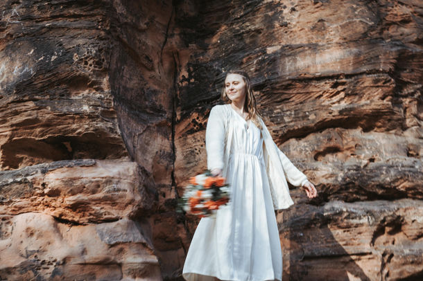 Fotoshootings im Wald mit Glitzerkleid, Katzensteine Eifel 