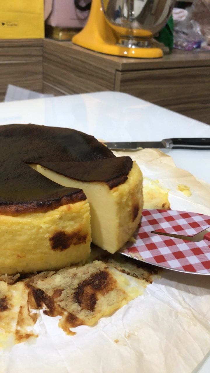 Thumbnail: Basque Burnt Cheesecake (6")