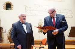 Zlatá mediala profesora Štefana Kassaya pre profesora Petra Zunu