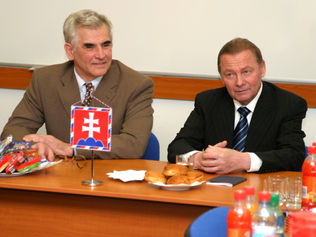 Prezident SR (1999-2004) Rudolf Schuster sa dožíva 85 rokov