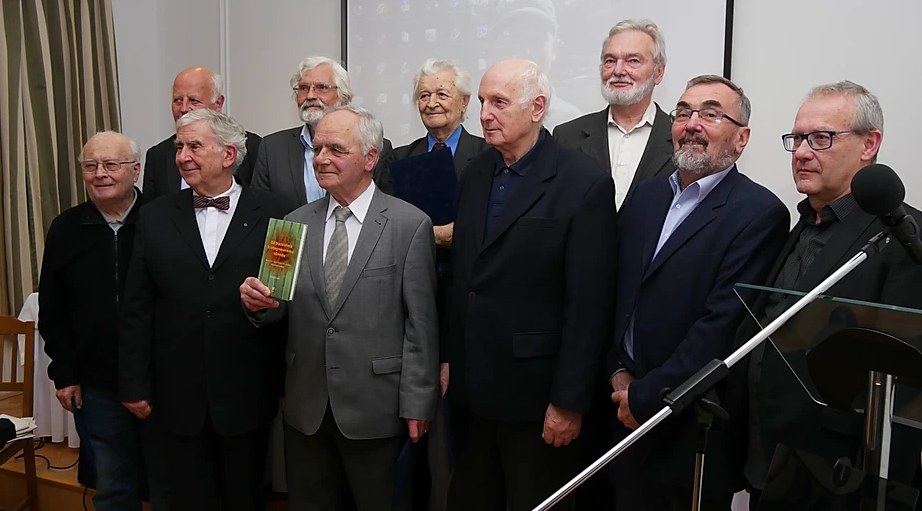 Od tranzistora k integrovanému obvodu
