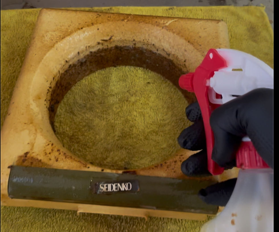 換気扇クリーニング中