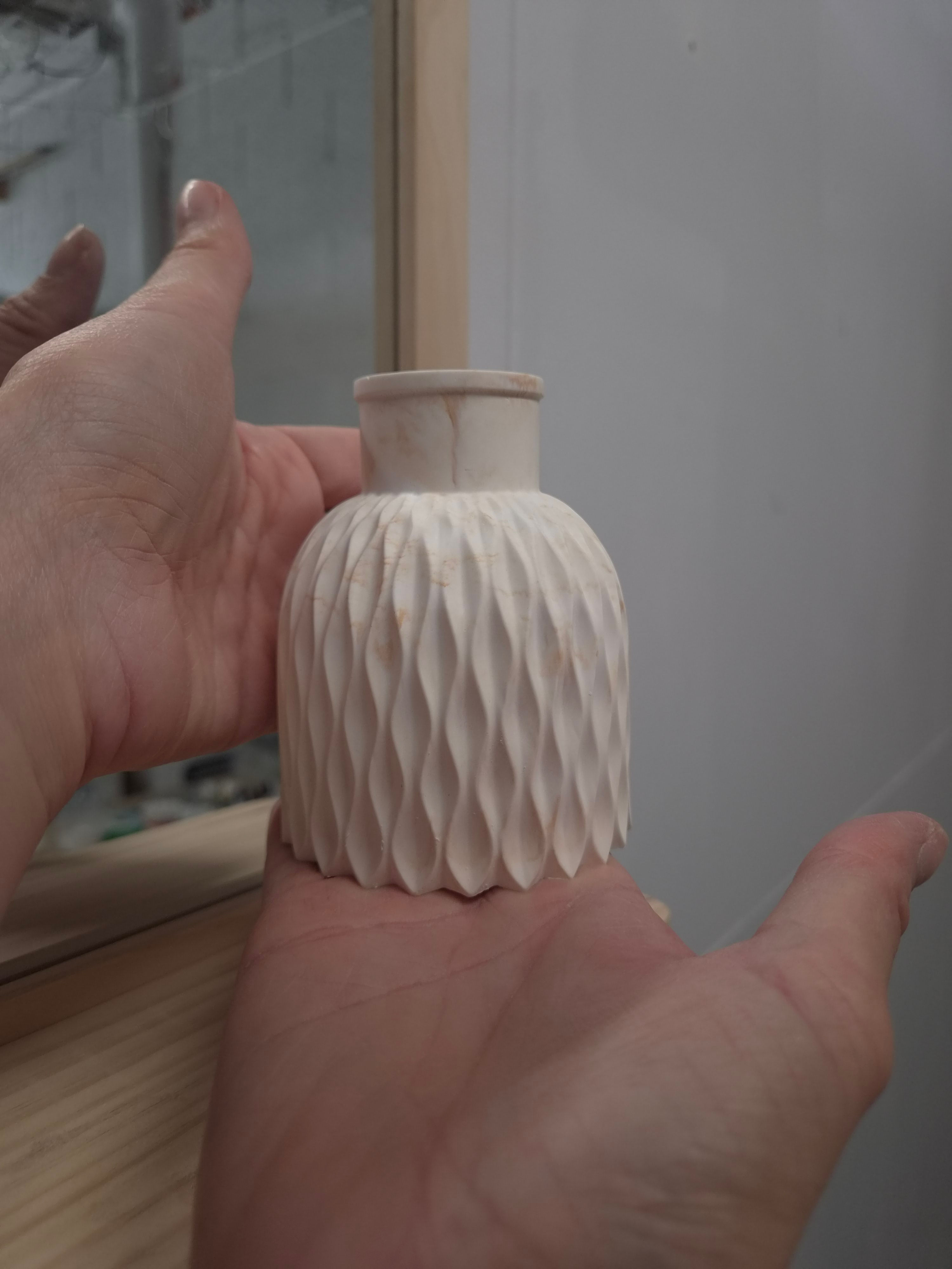 Wavy vase