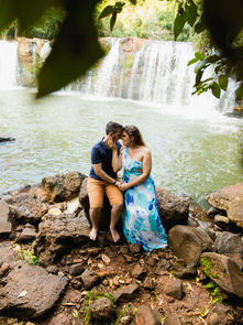 ENSAIO FOTOGRÁFICO DE CASAL NUMA IGREJA EM RUÍNAS E AVENTURA NA CACHOEIRA COM JORDANA E GIOVANNI