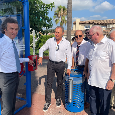 A Villeneuve Loubet, les Abribus® deviennent des abris protecteurs avec des points contact secours