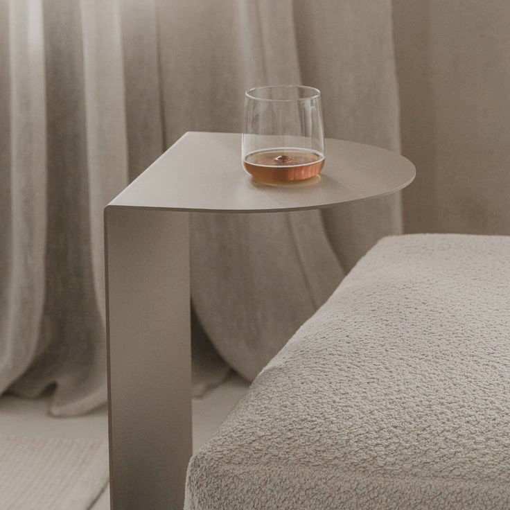 Miniatura: Mesa Minimal