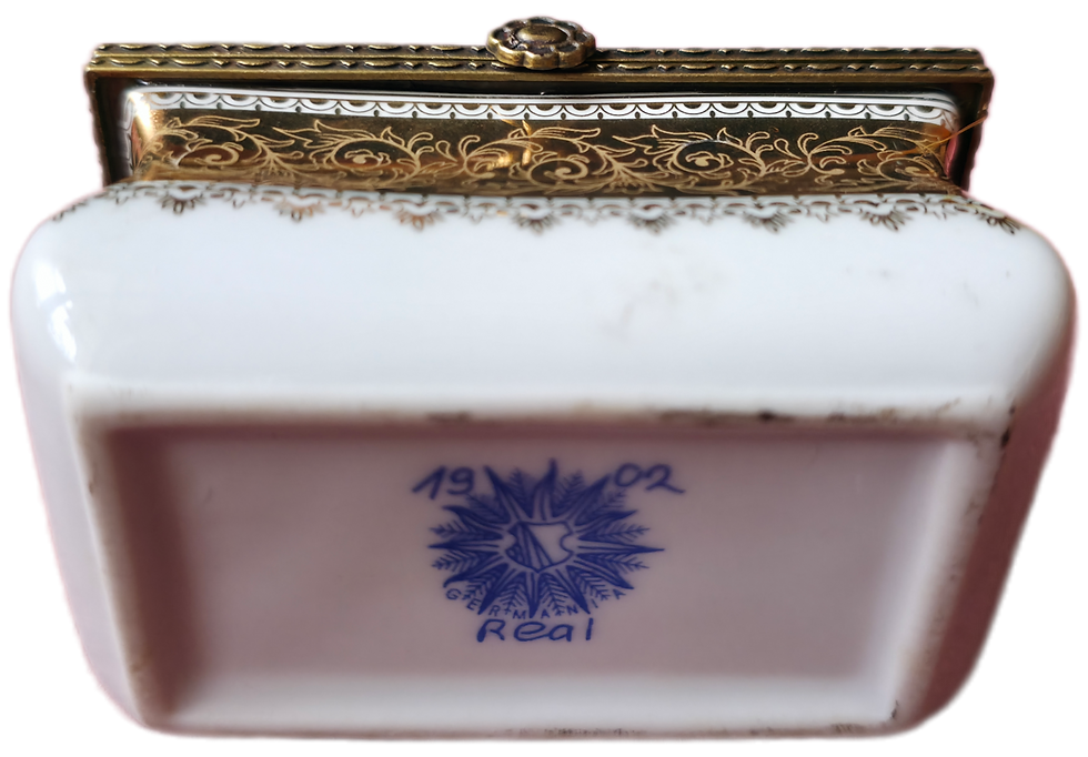 Thumbnail: Porcelain Jewelry Box from the Wittelsbach Dynasty