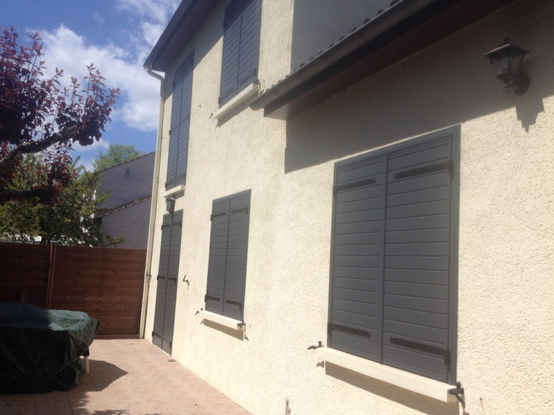 VOLETS BATTANTS ALU A BAIE C FENETRE BRIVE