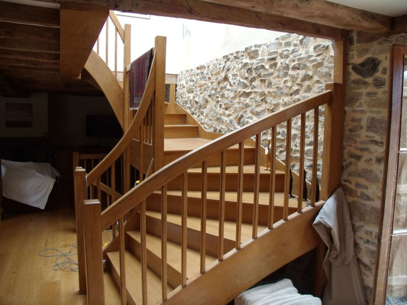 ROCHAIS MENUISERIES TULLE NAVES ESCALIER EN BOIS.jpg