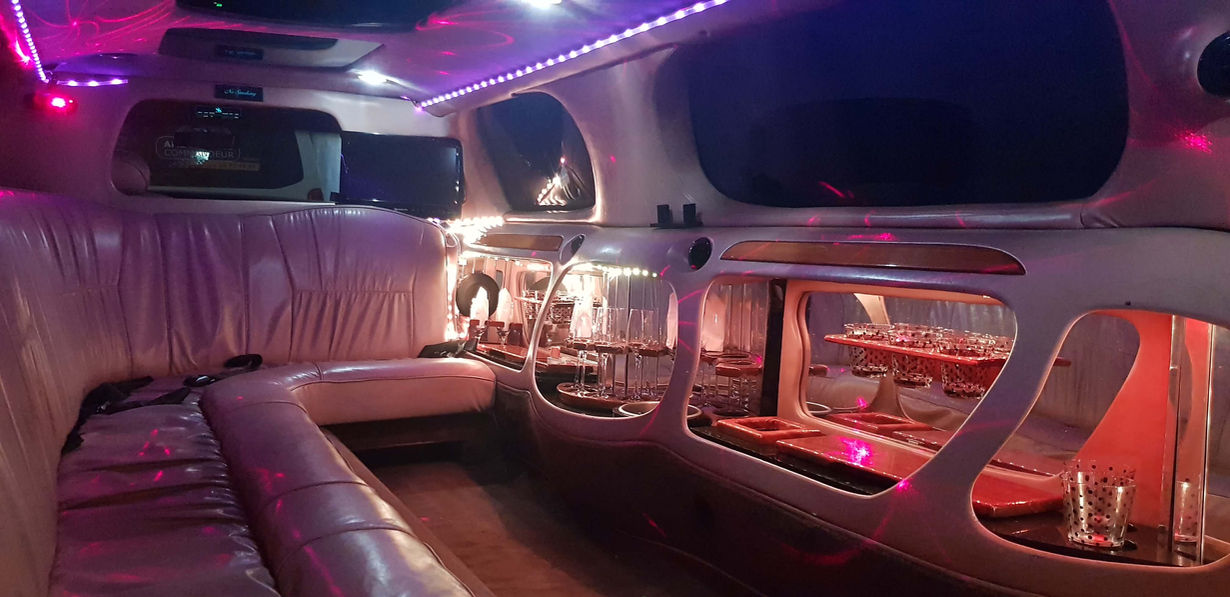INTERIEUR LIMOUSINE LINCOLN A LOUER EN CORREZE.jpg