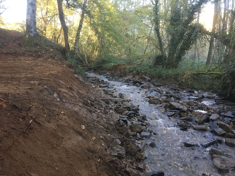 Suppression d'un seuil et rétablissement d'un ruisseau