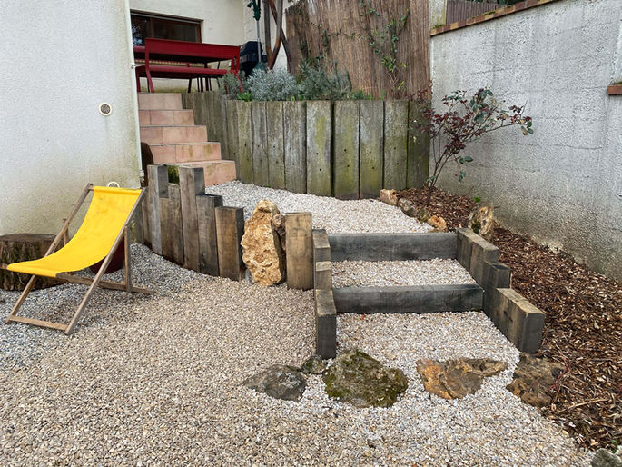 Aménagement paysager dans une cours à Brive