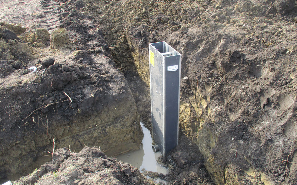 Water control structure and trench