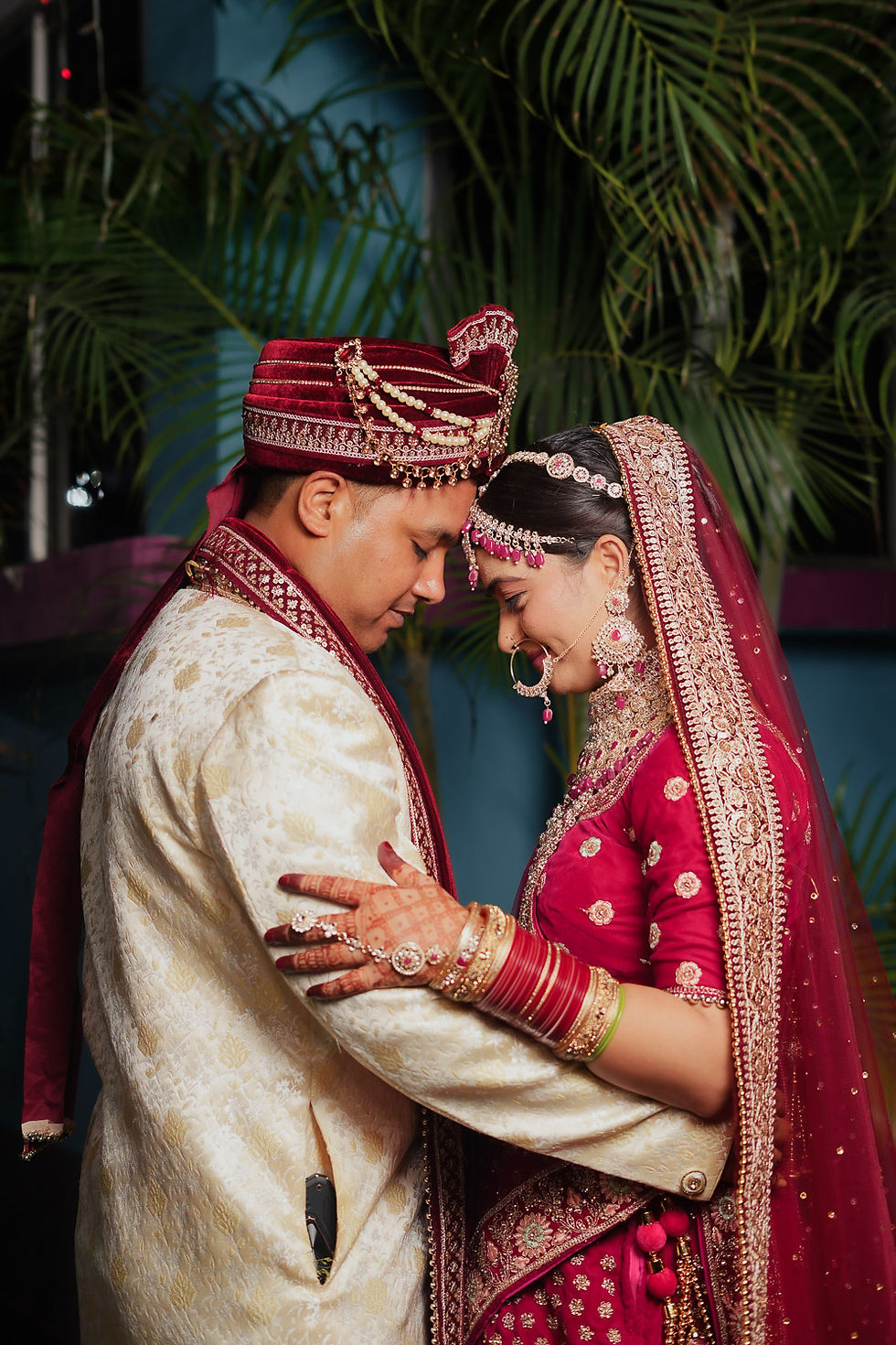 couple-couple-entry-closeup