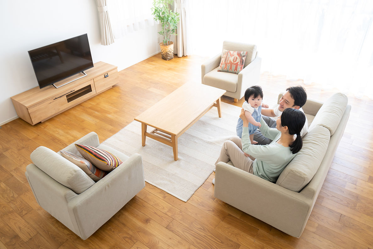 リビングルームにいる家族