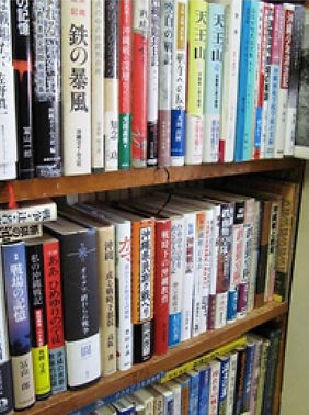 店内の本棚