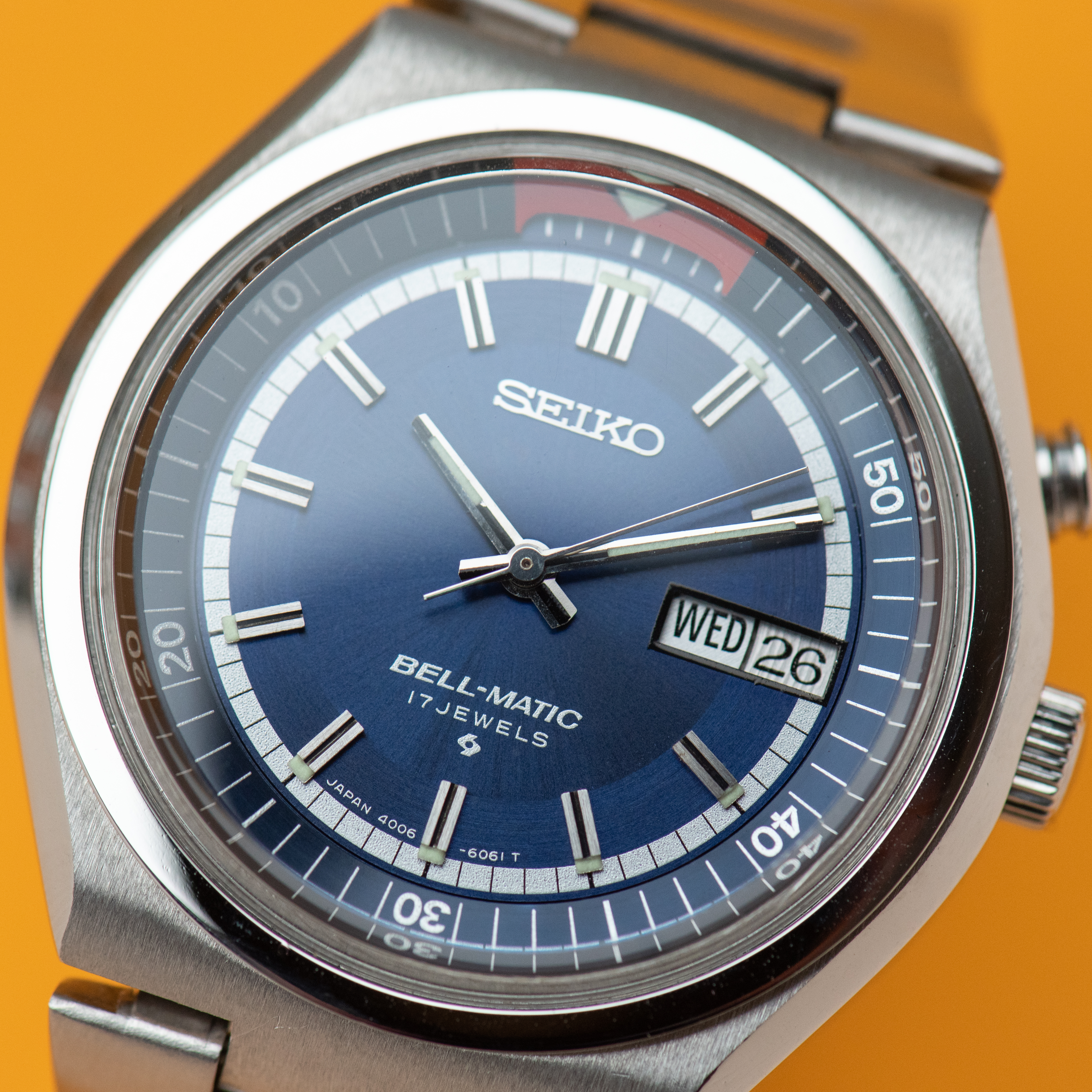 Vue de Seiko Bell-Matic Automatic 17 Jewels Day Date Alarm Réf 4006-6040