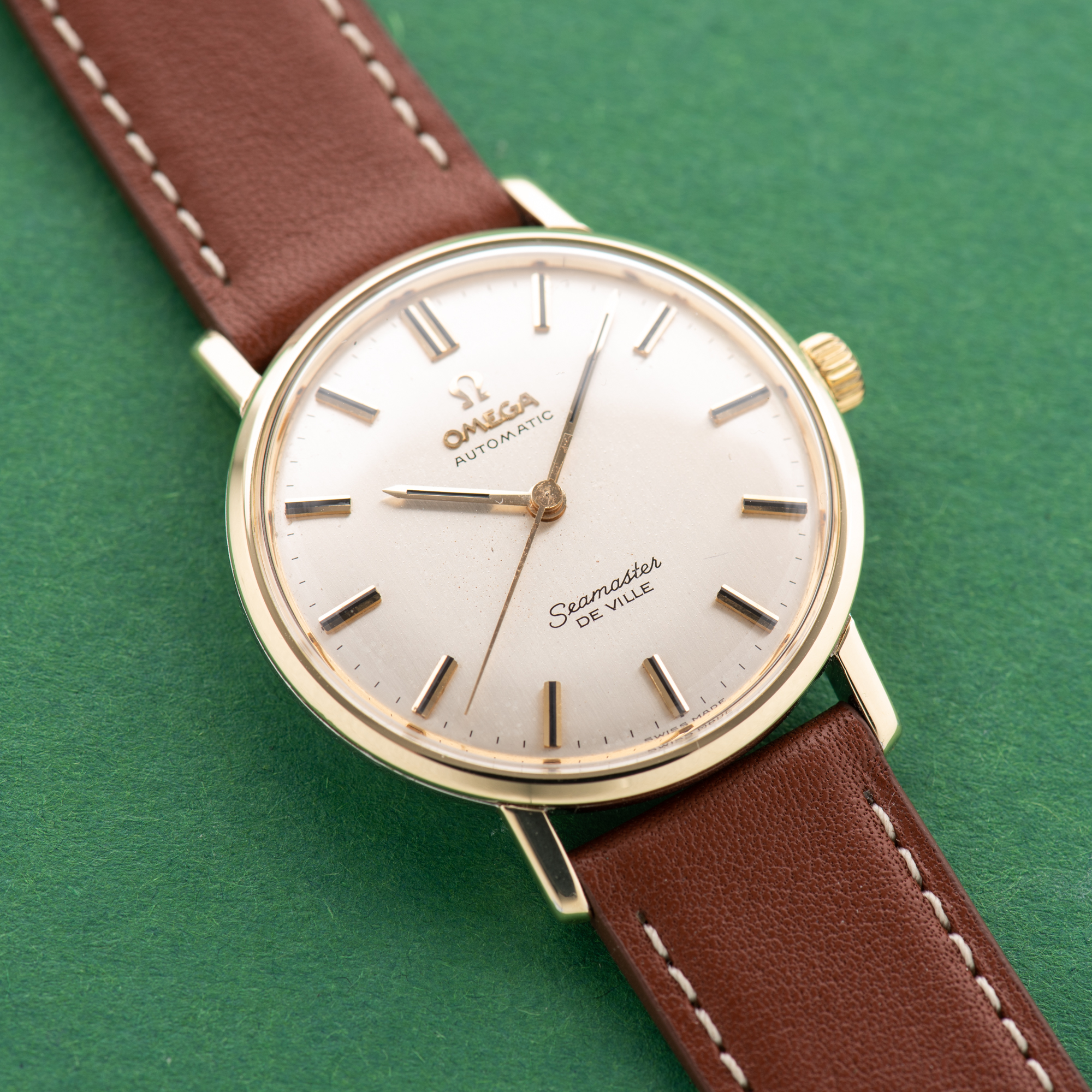 Zicht op Omega Seamaster De Ville Automatic Gold/Steel Ref 165.020