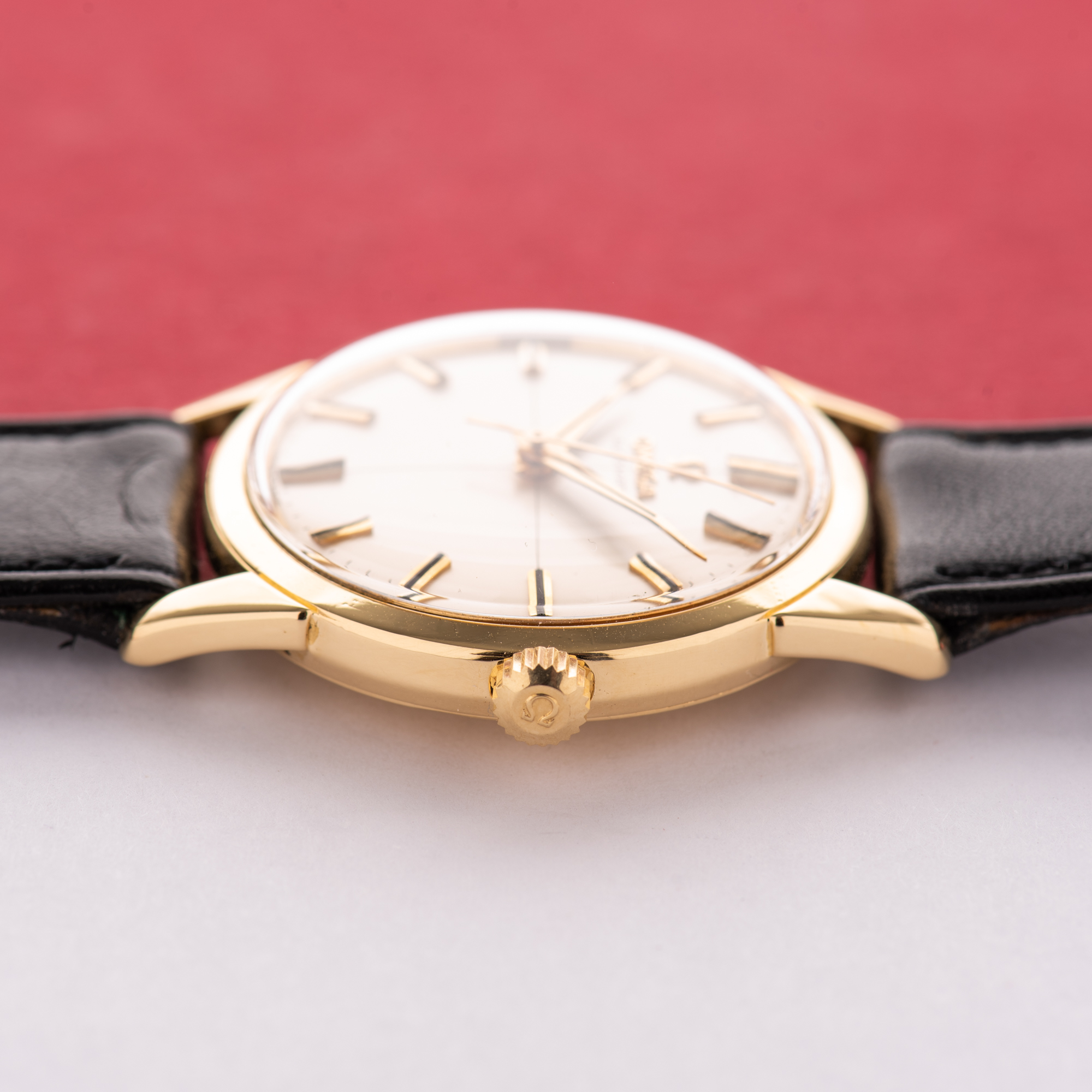 Vue de Omega Seamaster Automatic 18K Yellow Gold Onyx Index from 1959 Réf 14704
