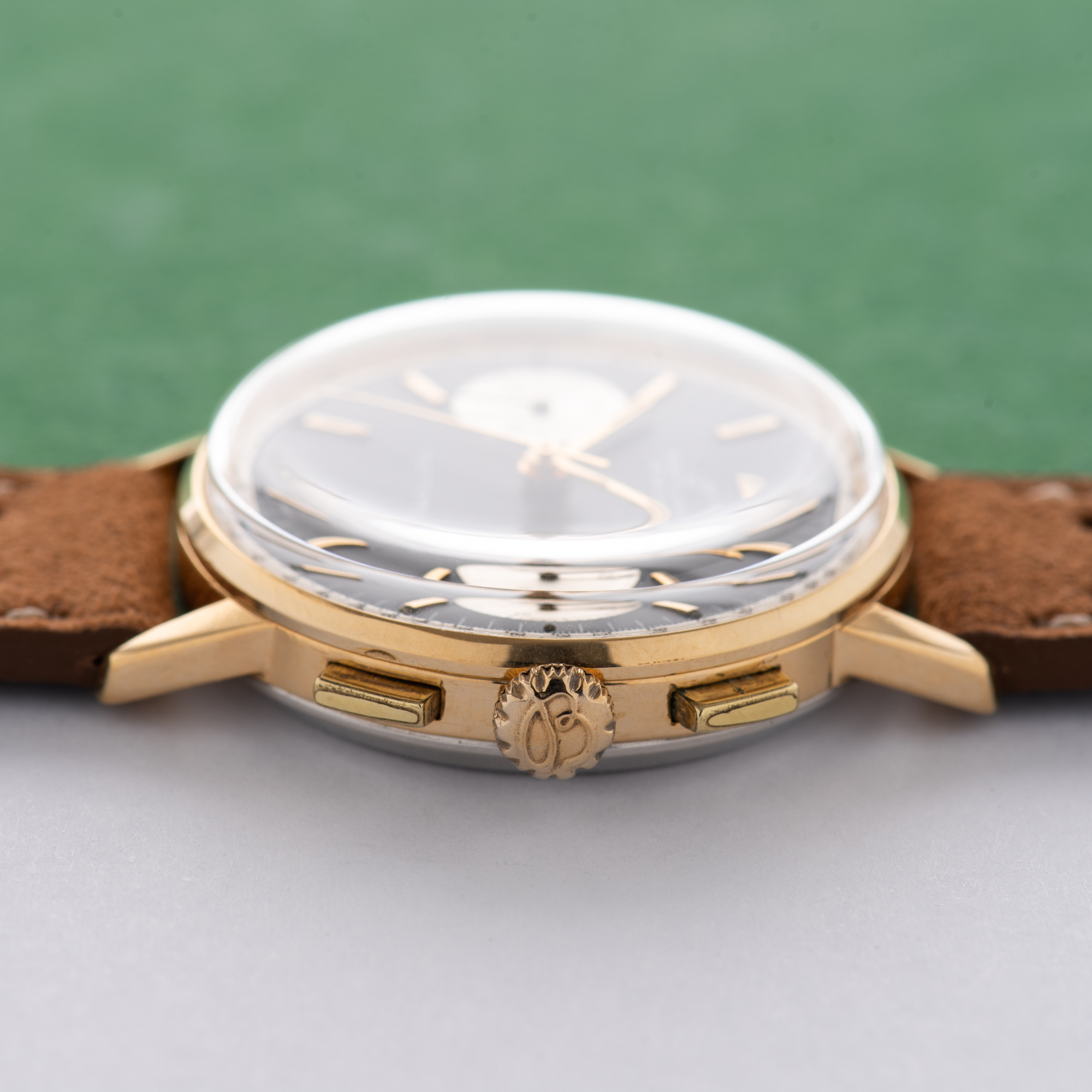 Zicht op Breitling Top Time Panda Chronograph Valjoux 7730 Ref 2003