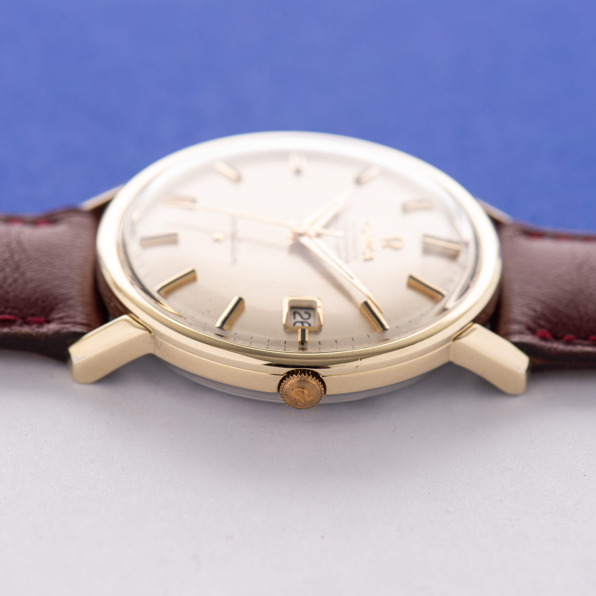 Zicht op Omega Constellation Automatic Hidden Crown from 1966 Réf 168.010