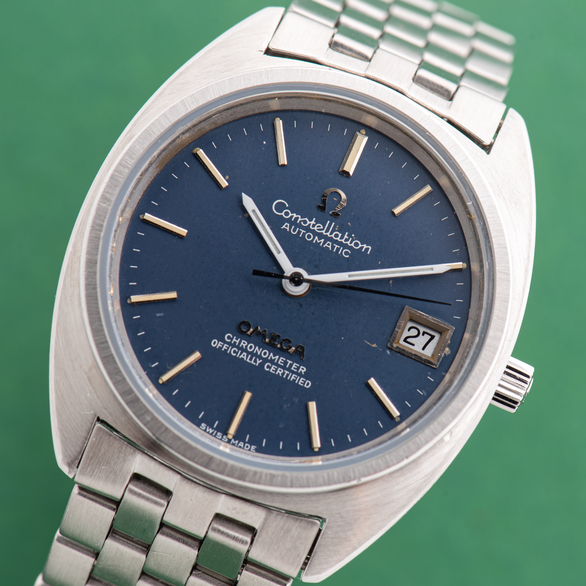 Zicht op Omega Constellation C Shape Japan Market JDM Blue Dial vanaf 1971 Ref 168.0056