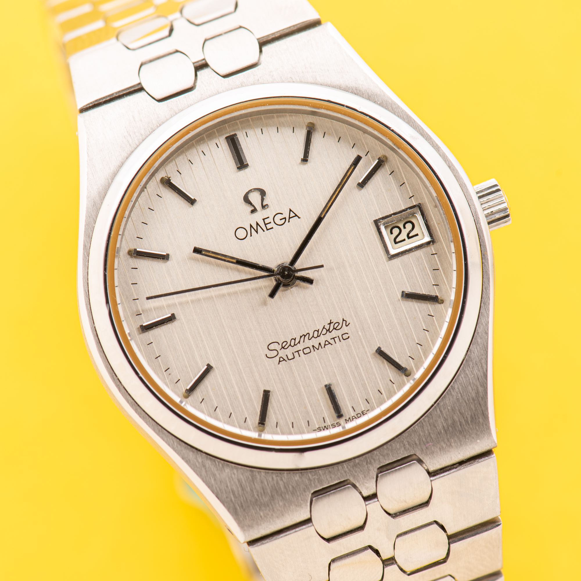 Vue de Omega Seamaster Automatic Date Rare Integrated bracelet from 1979 Réf 366 0265