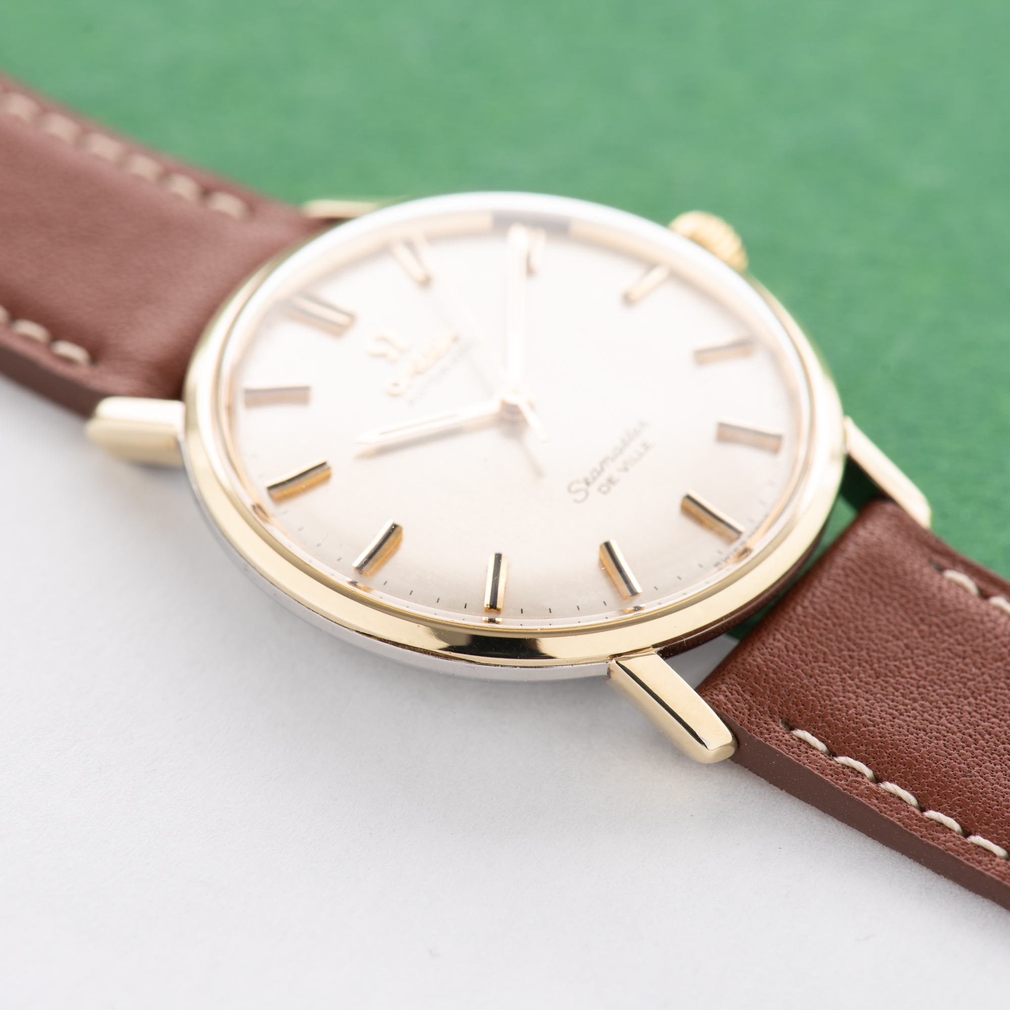 Zicht op Omega Seamaster De Ville Automatic Gold/Steel Ref 165.020