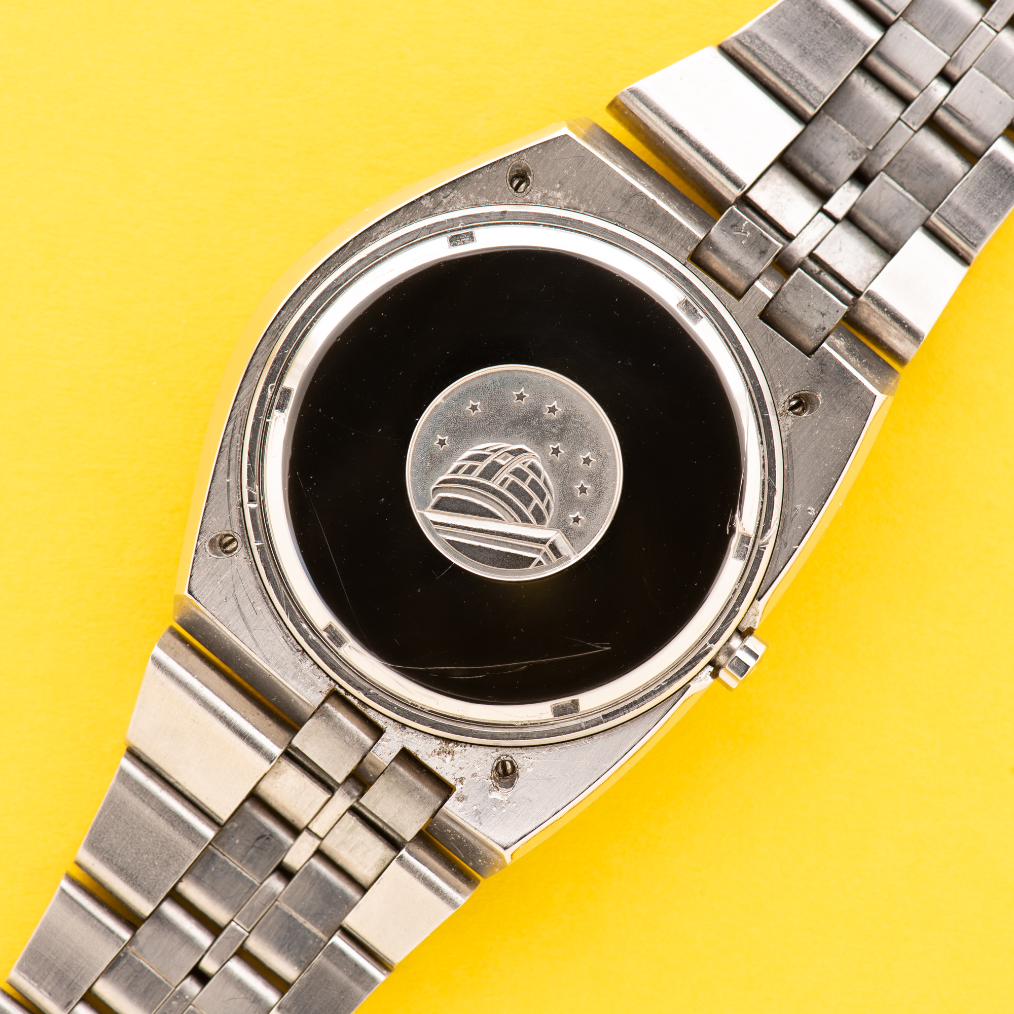 Zicht op Omega Constellation Electronic F300Hz D Shape from 1970 Ref 198.004