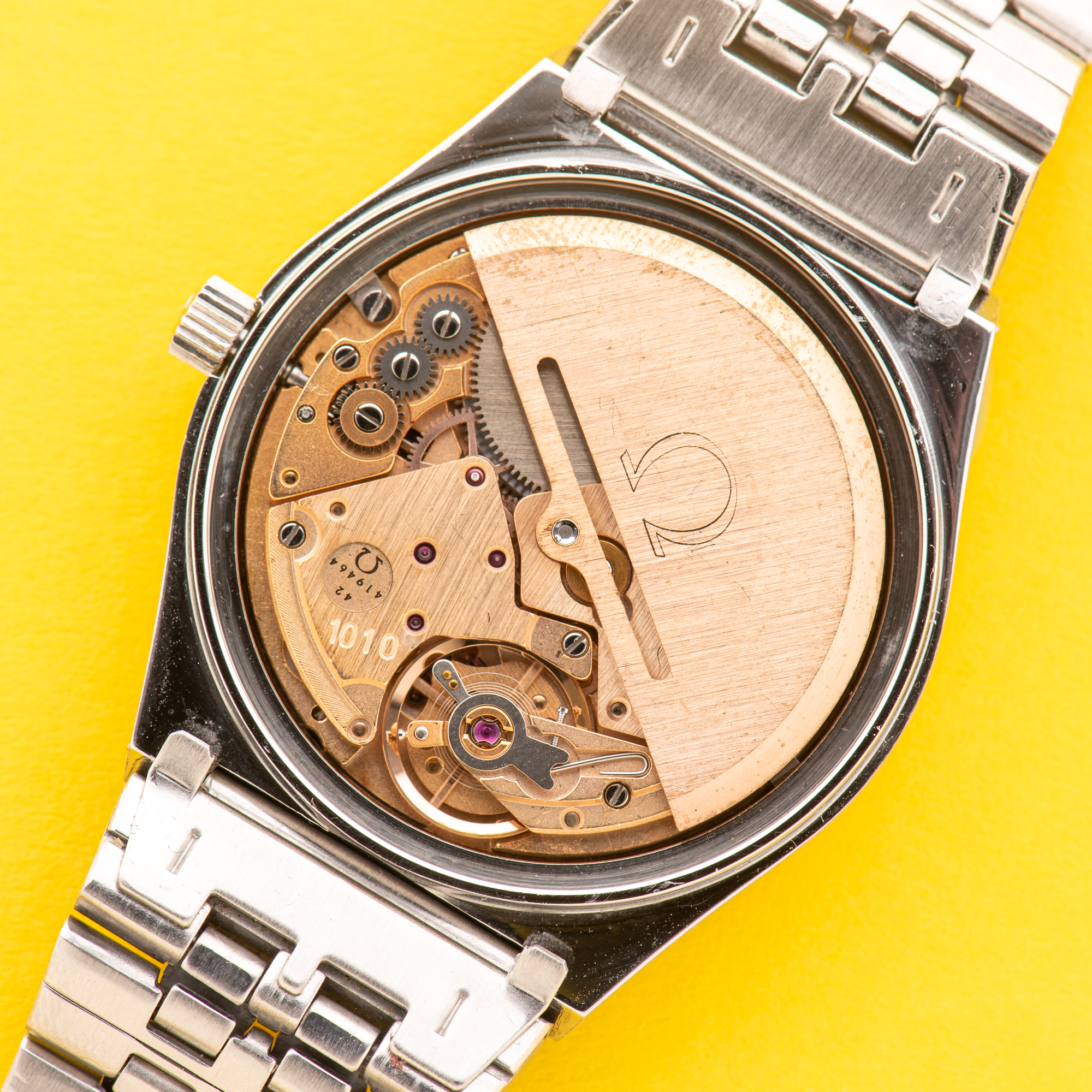 Vue de Omega Seamaster Automatic Date Rare Integrated bracelet from 1979 Réf 366 0265