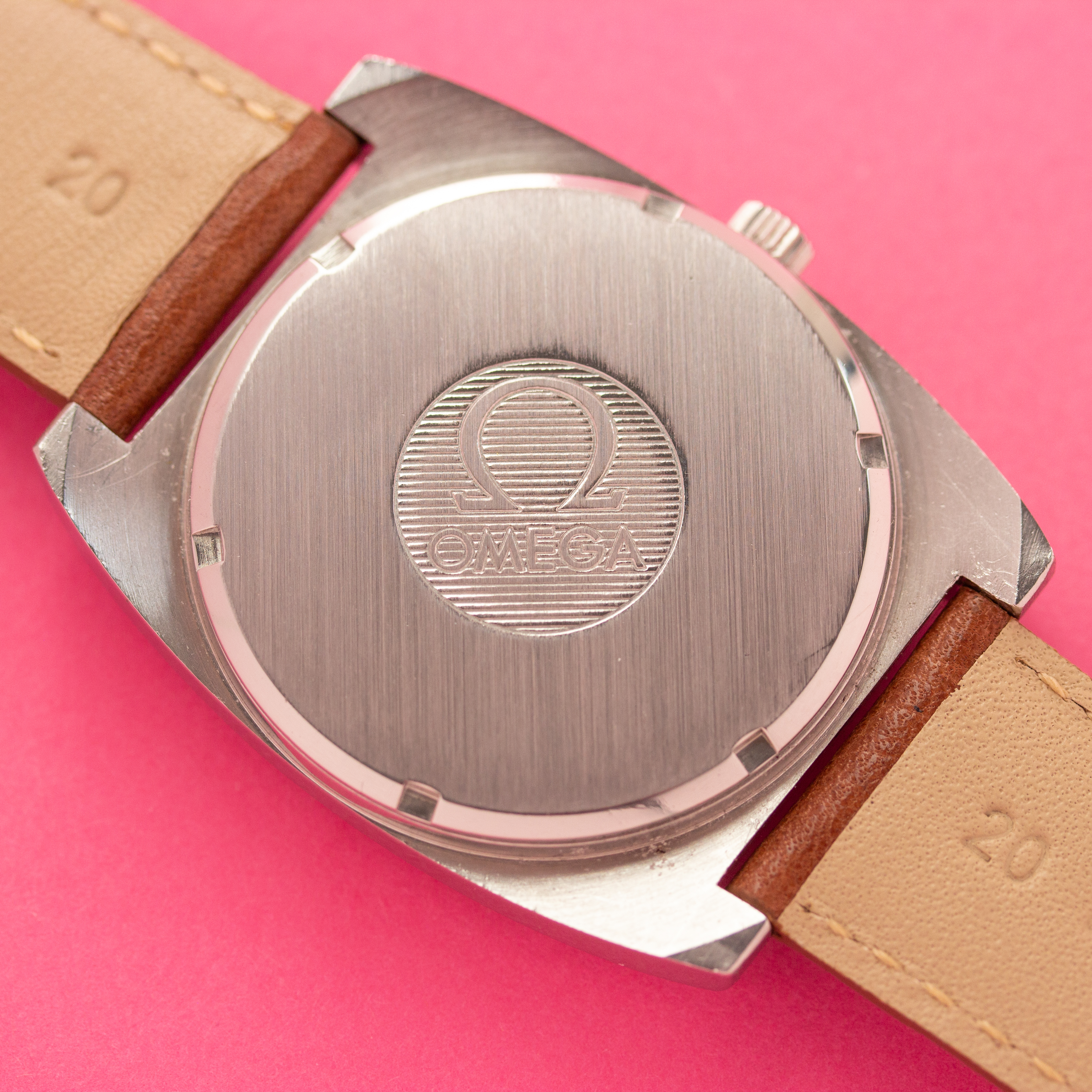 Vue de Omega Genève Automatic Date Square TV réf 166.0190 Year 1973