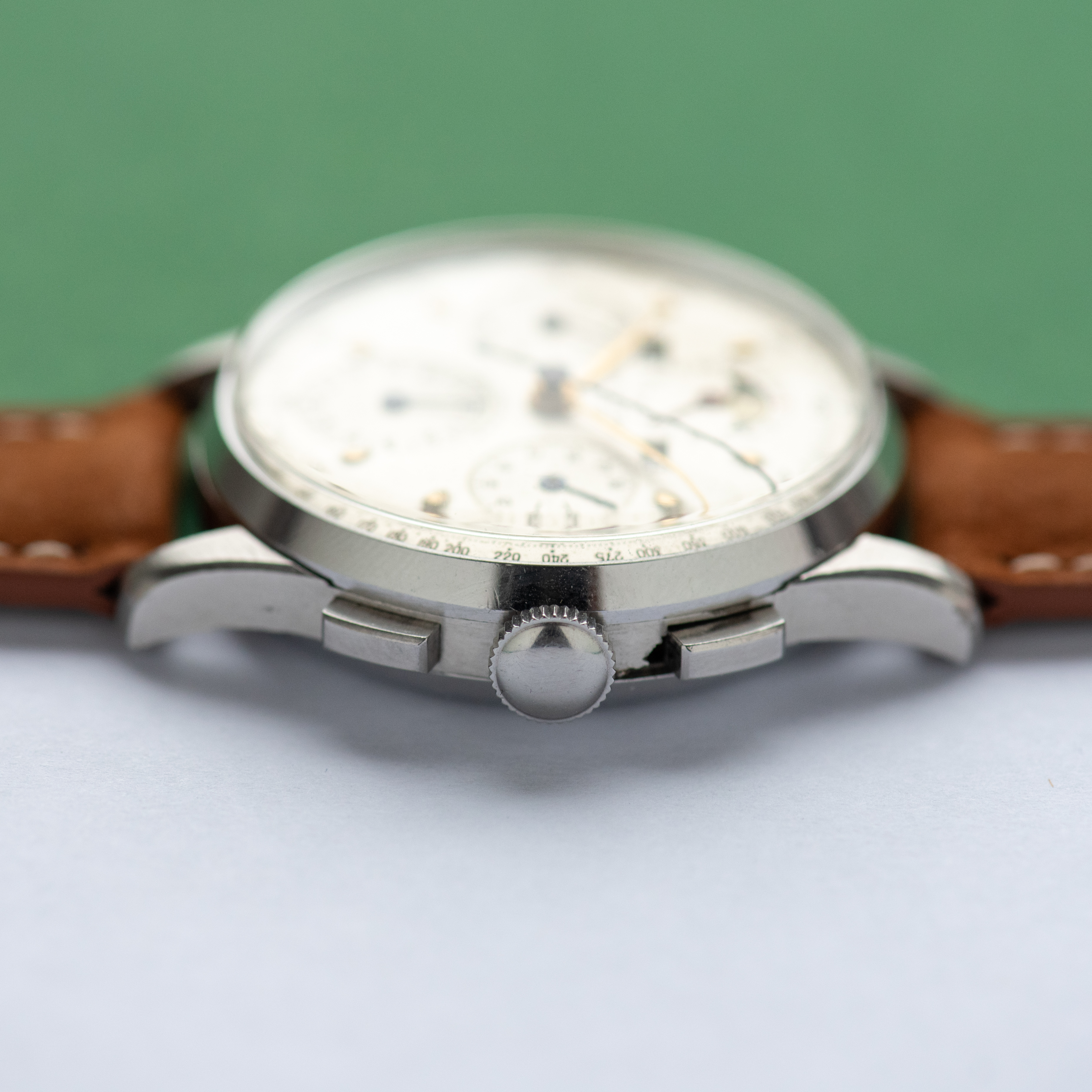 Vue de Universal Genève Tricompax Steel Chronograph Full Annual Calendar Moonphase 1946