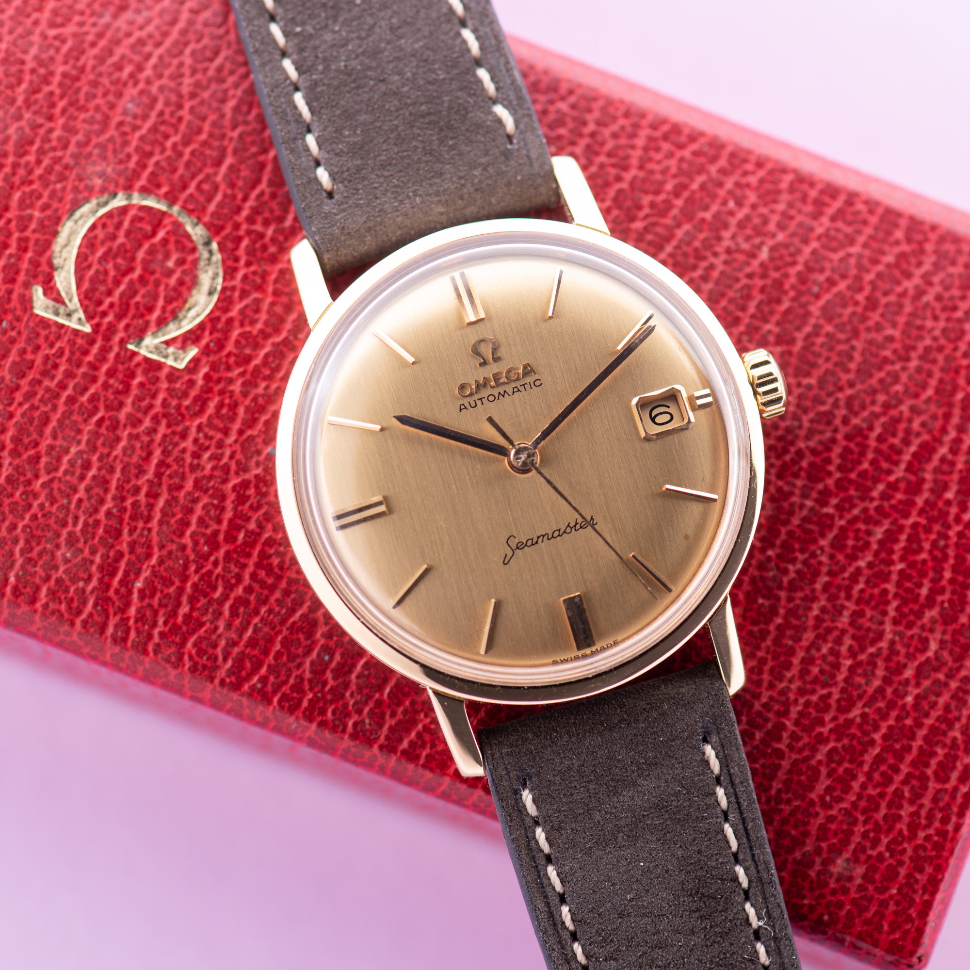 Zicht op Omega Seamaster 'Pre De Ville' Automatic OM Dial 18K from 1961 Réf 166.020