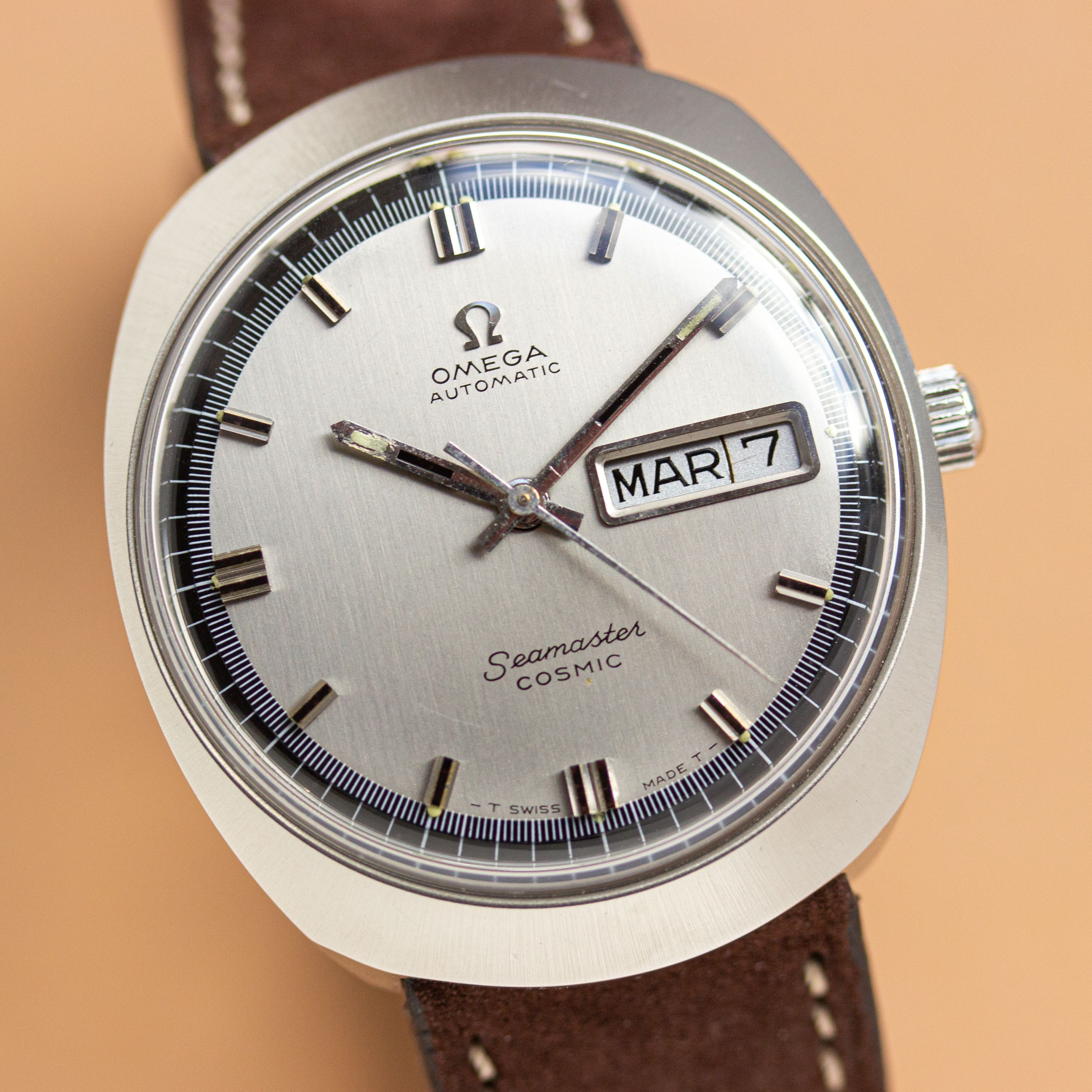Vue de Omega Seamaster Cosmic Day Date Automatic Réf 166.035